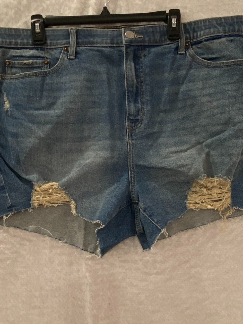 Torrid Feel The Fit Distressed 3.5" Denim Shorts Woman's 20 High Rise Relaxed.